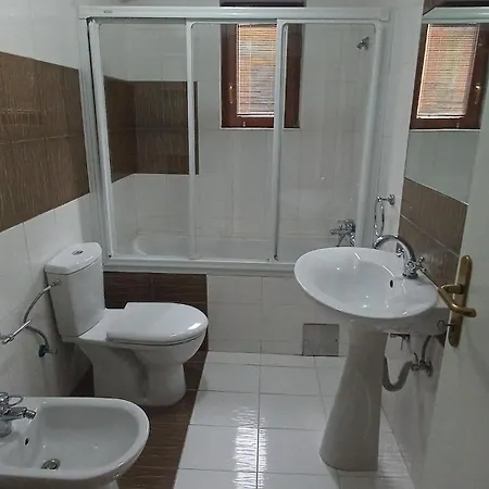 Quiet, Family-friendly House With Garden & Parking בית נופש סקופיה