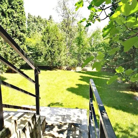 Quiet, Family-friendly House With Garden & Parking Nyaraló