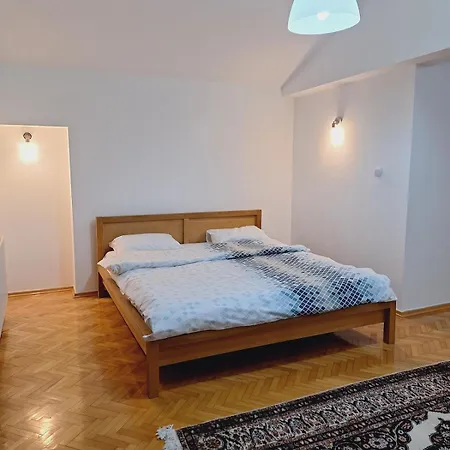 Quiet, Family-friendly House With Garden & Parking بيت للعطل