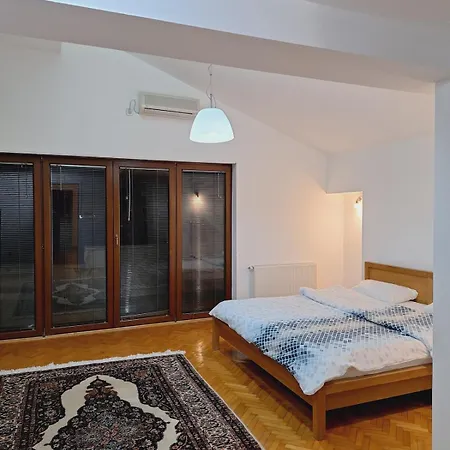 בית נופש Quiet, Family-friendly House With Garden & Parking