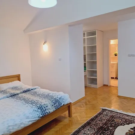 בית נופש Quiet, Family-friendly House With Garden & Parking סקופיה