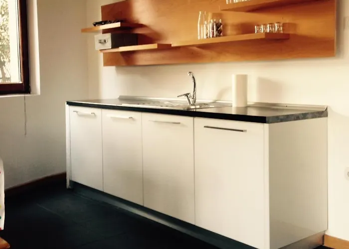 Сasa de vacaciones Quiet, Family-friendly House With Garden & Parking