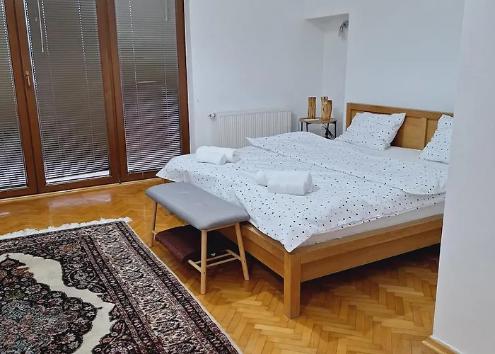 Сasa de vacaciones Quiet, Family-friendly House With Garden & Parking *