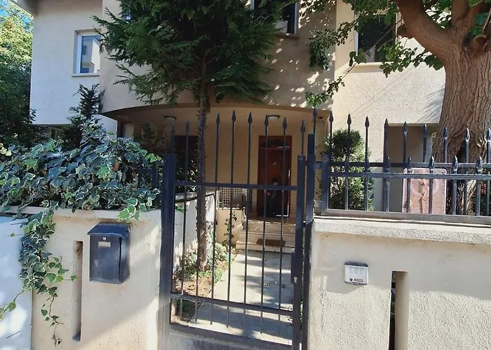 Quiet, Family-friendly House With Garden & Parking *