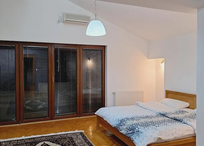 Сasa de vacaciones Quiet, Family-friendly House With Garden & Parking