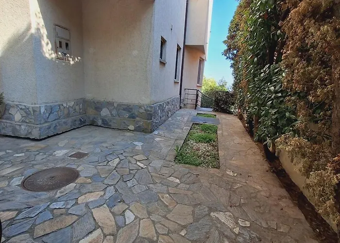 Quiet, Family-friendly House With Garden & Parking Сasa de vacaciones *